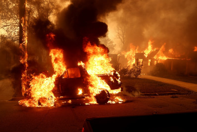 Medo de saques por incêndios em Los Angeles faz prefeitura impor toque de recolher