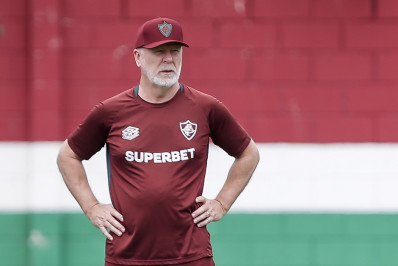 Com três derrotas em quatro clássicos, Mano repete sina de Diniz no Fluminense