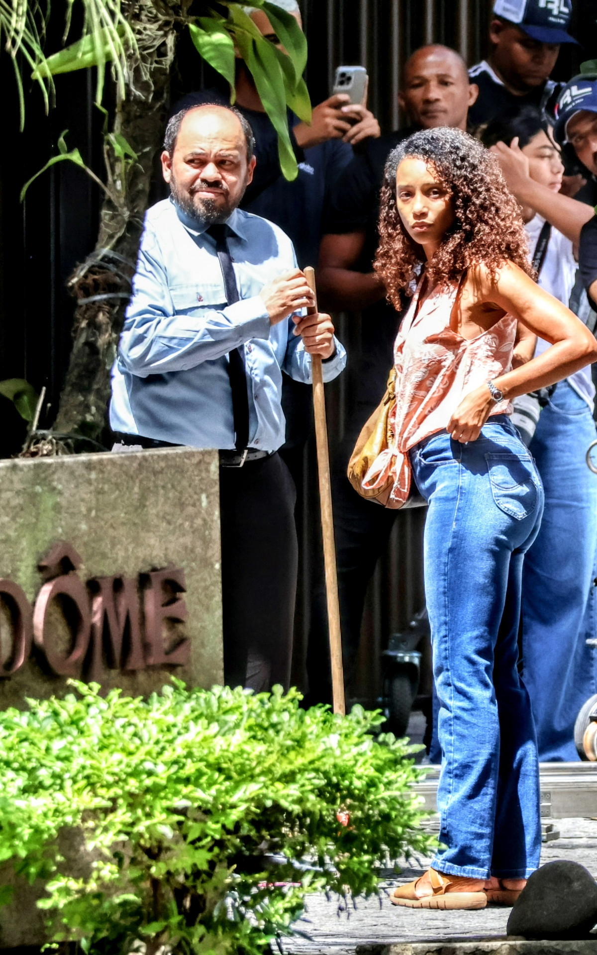 Taís Araujo grava cena de \'Vale Tudo\' em Ipanema