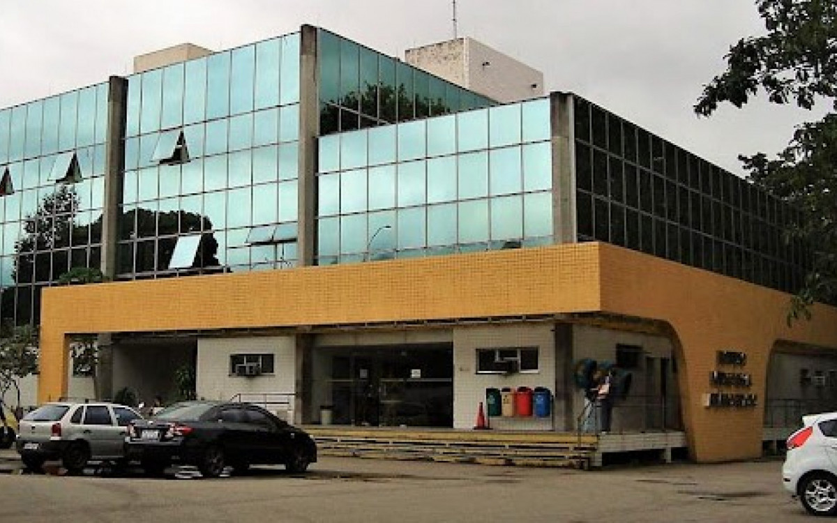 Parentes da vítima estiveram no Instituto Médico Legal (IML) para fazer a liberação do corpo de Francisco e mostraram indignação com a morte banal