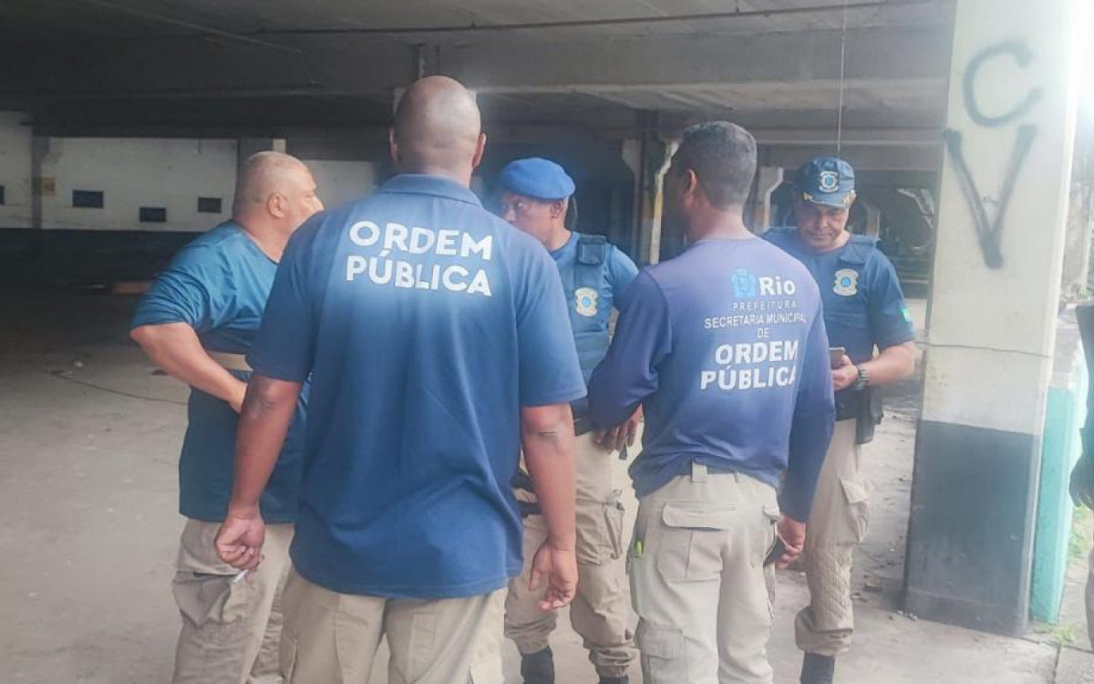 Cerca de 100 pessoas ocupam o terreno de forma irregular - Divulgação