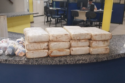 Polícia apreende drogas em área de desembarque de ônibus na Tijuca