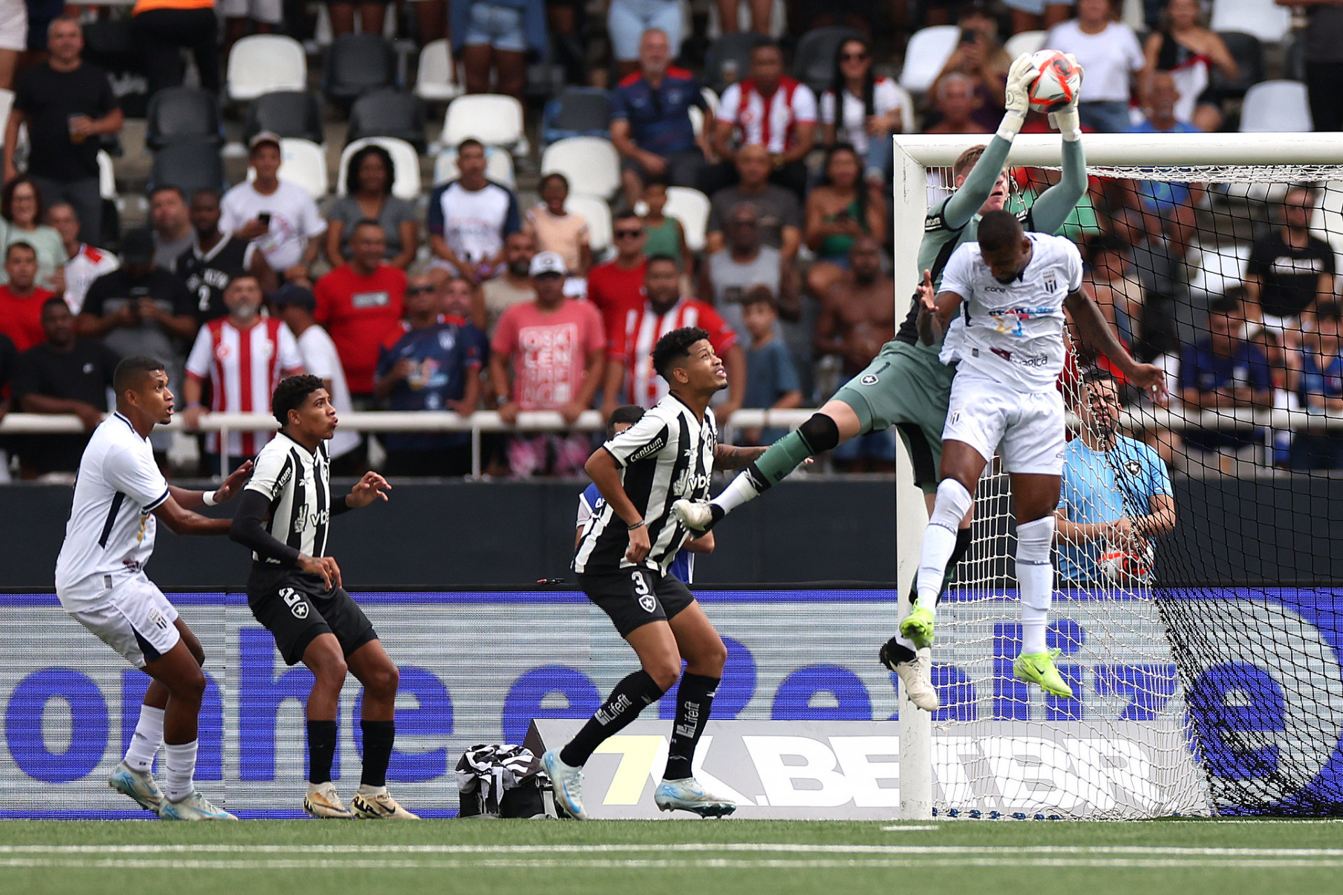 Botafogo x Macaé, pela primeira rodada do Campeonato Carioca de 2025, no Nilton Santos - Vitor Silva / Botafogo