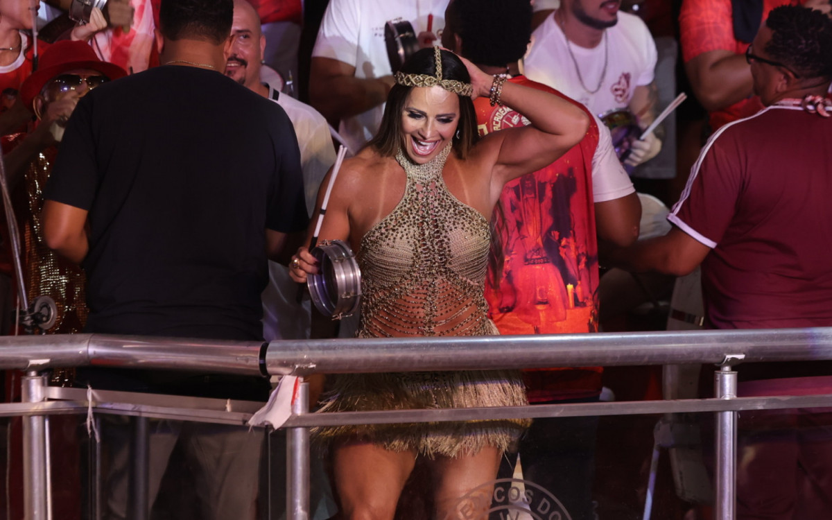 Viviane Araújo em noite de ensaio na quadra do Salgueiro 