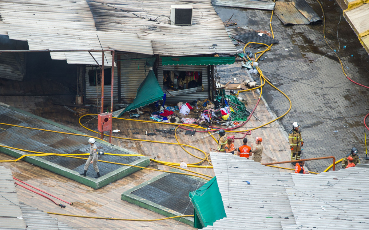 Incêndio Camelódromo, no centro do Rio de Janeiro neste domingo(12).