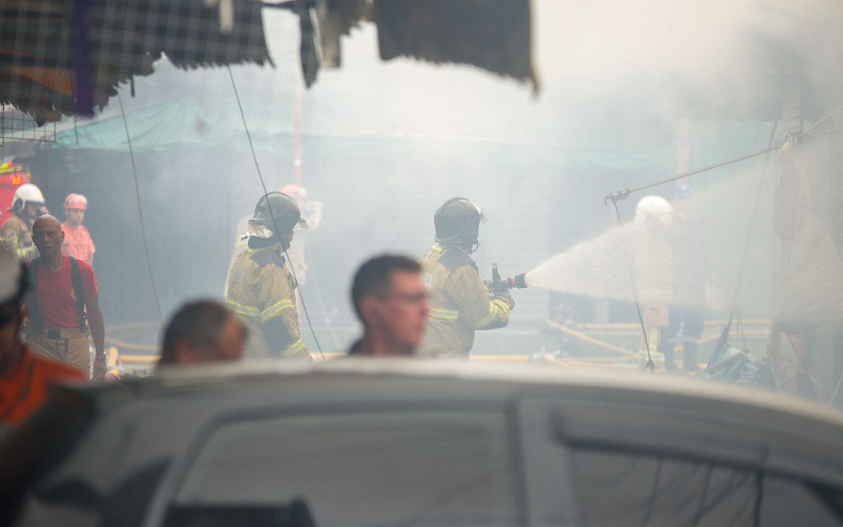 Incêndio Camelódromo, no centro do Rio de Janeiro neste domingo(12).