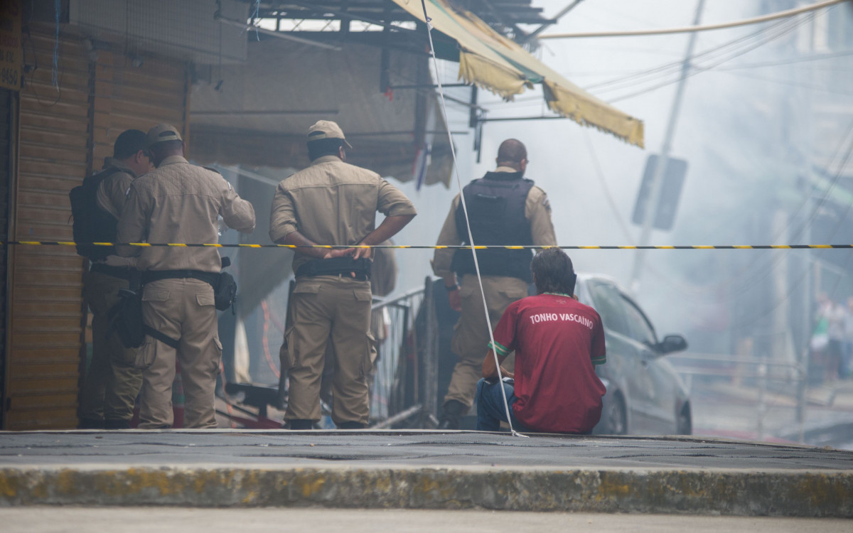 Incêndio Camelódromo, no centro do Rio de Janeiro neste domingo(12).