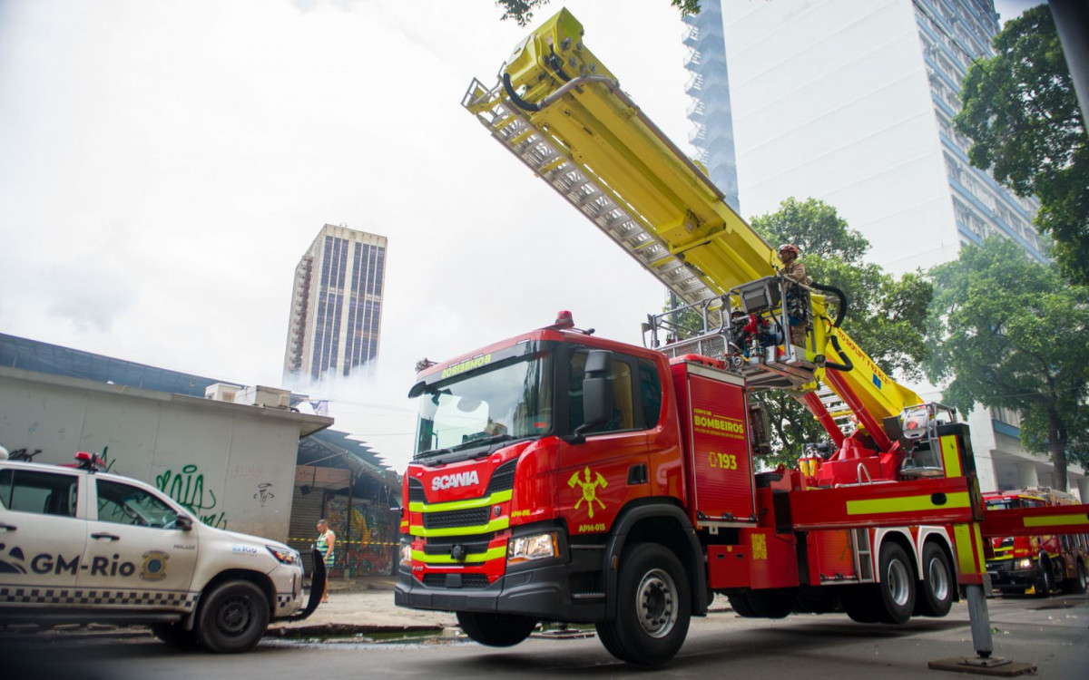 Foram acionados os quartéis Central, São Cristóvão, Catete, Vila Isabel, Penha e Humaitá