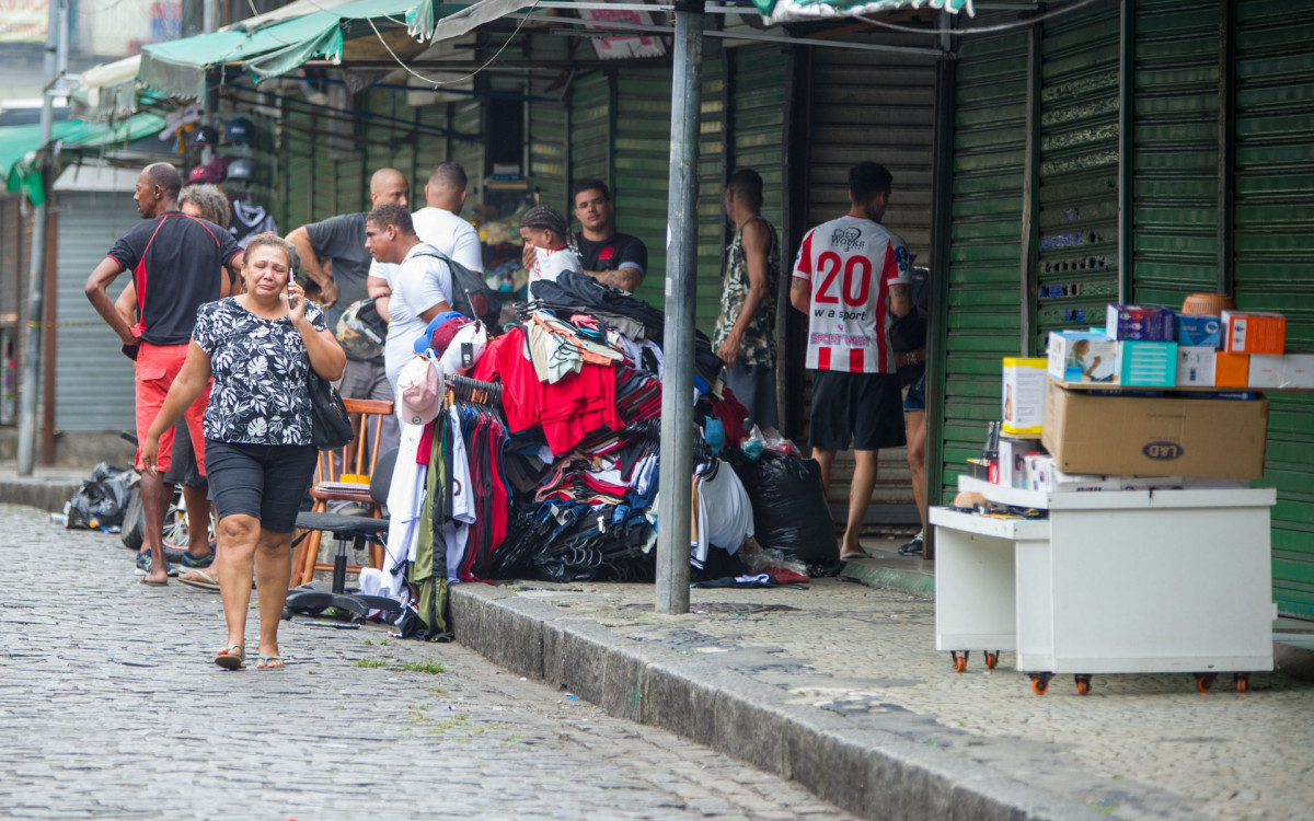 Incêndio Camelódromo, no centro do Rio de Janeiro neste domingo(12).