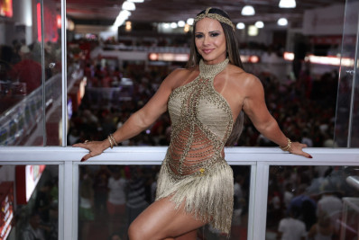 Viviane Araújo recebe Cacau Protasio e Thelma Assis na quadra do Salgueiro