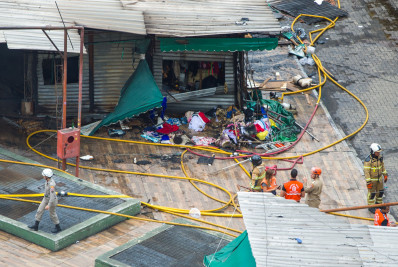 Comerciante contabiliza prejuízo após incêndio no Camelódromo: 'Não sobrou nada'