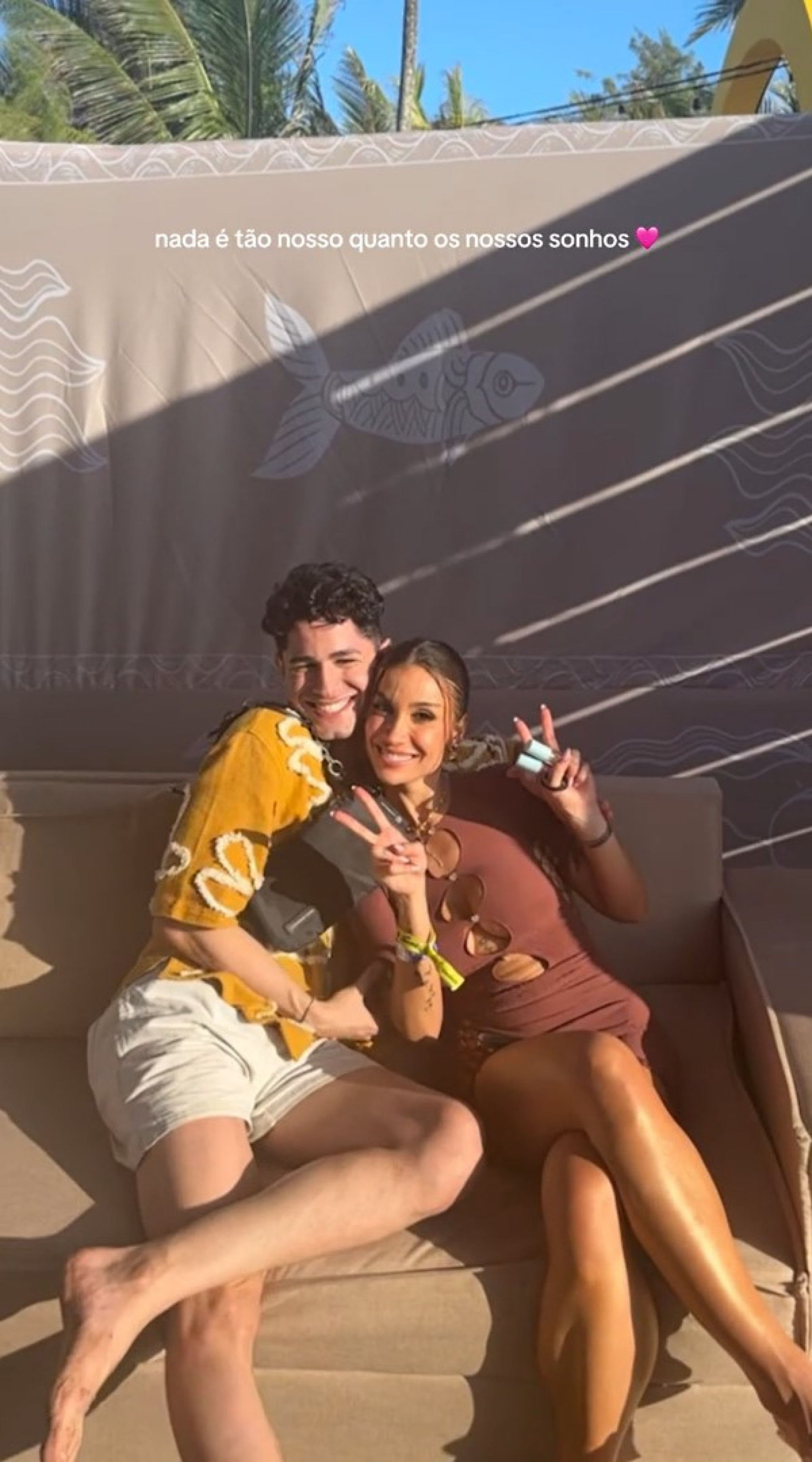 Bianca Andrade dá bolsa de grife e maquiagens para fã durante Numanice - Reprodução / TikTok