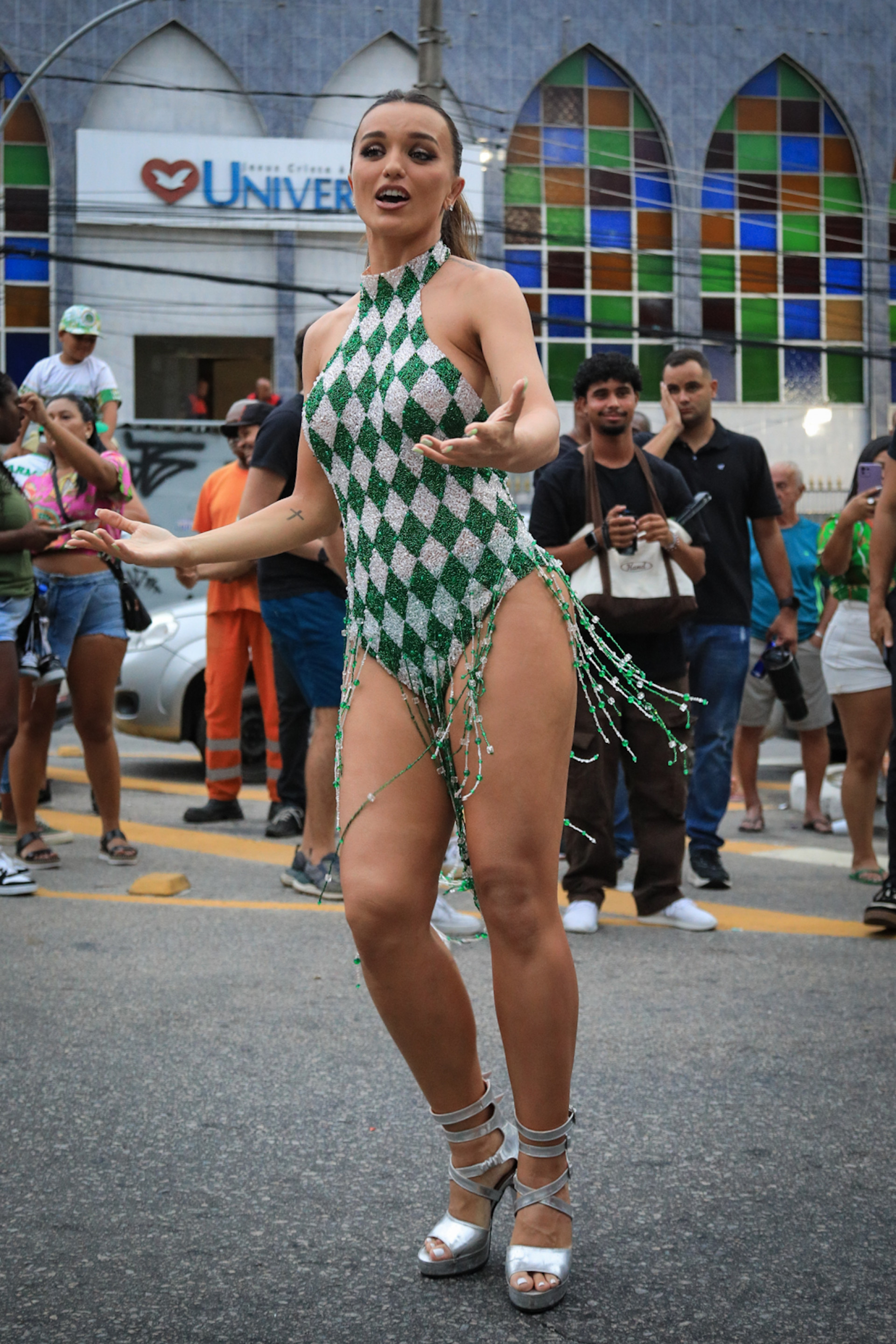 Rafa Kalimann se joga no samba durante ensaio de rua da Imperatriz Leopoldinense - Victor Chapetta | Agnews