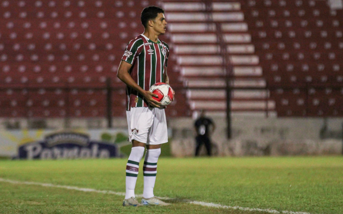 Júlio Fidelis em jogo do Fluminense na Copinha