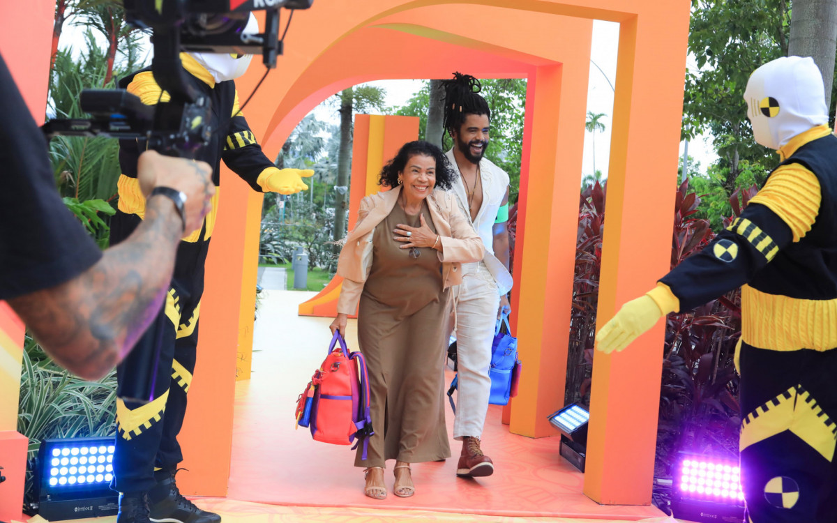 Diogo Almeida e a mãe Vilma - Victor Chapetta/ Agnews