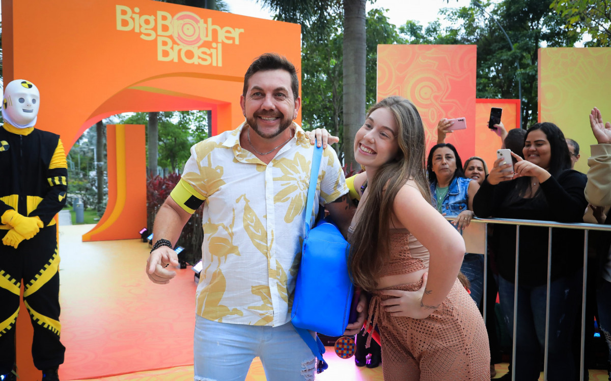 Pai e filha, Edilberto e Raissa deixam o hotel em direção à casa do BBB 25  - Victor Chapetta/ Agnews