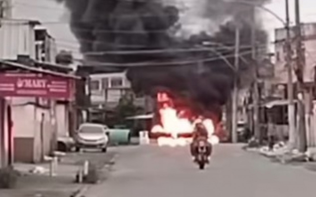 Operação na Vila Aliança tem barricadas em chamas