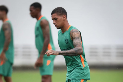 Riquelme tem lesão confirmada e desfalca o Fluminense por pelo menos dois meses