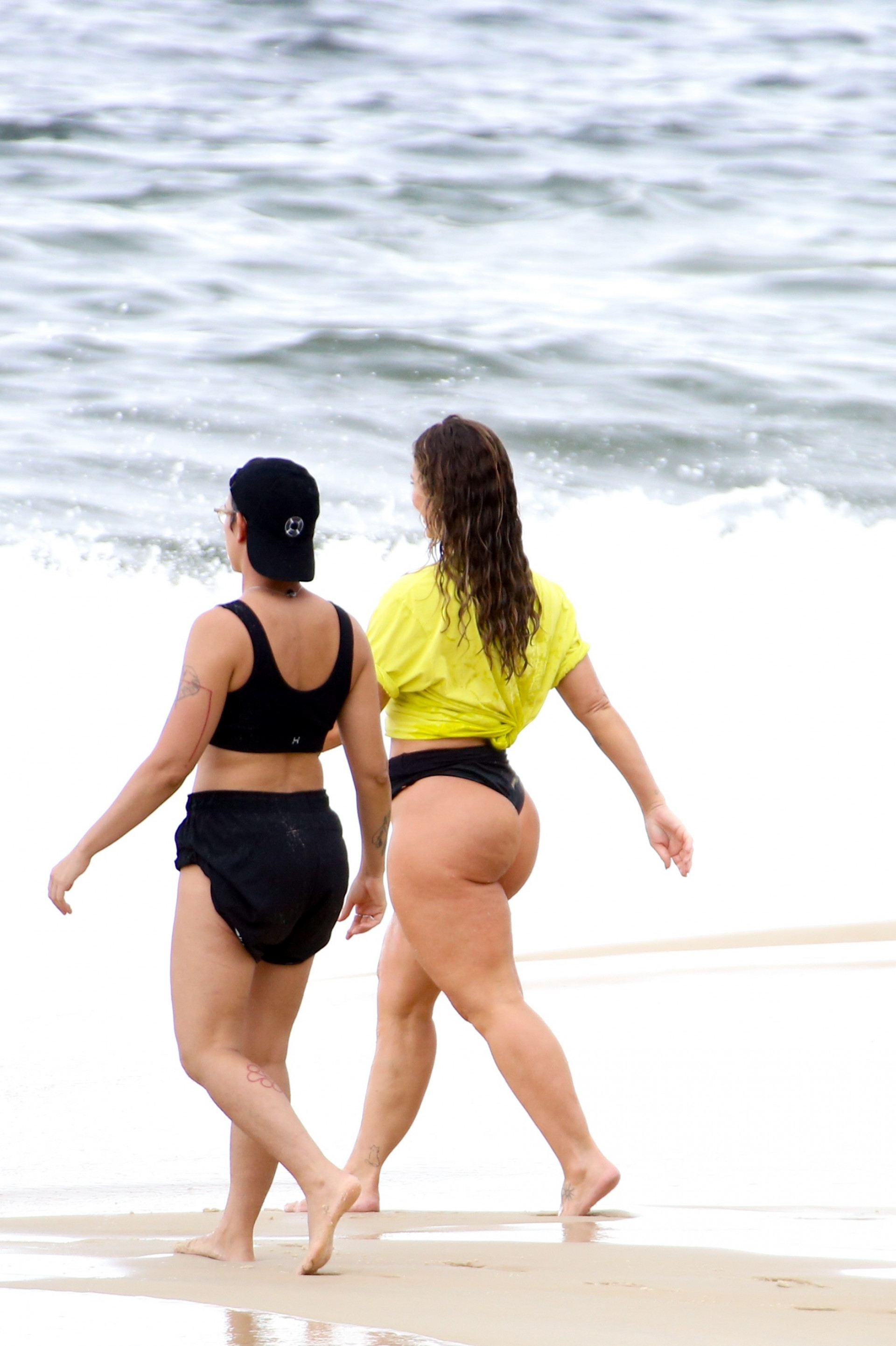 Paolla Oliveira brilha em ensaio fotográfico na Praia de Ipanema
 - JC Pereira/ Agnews