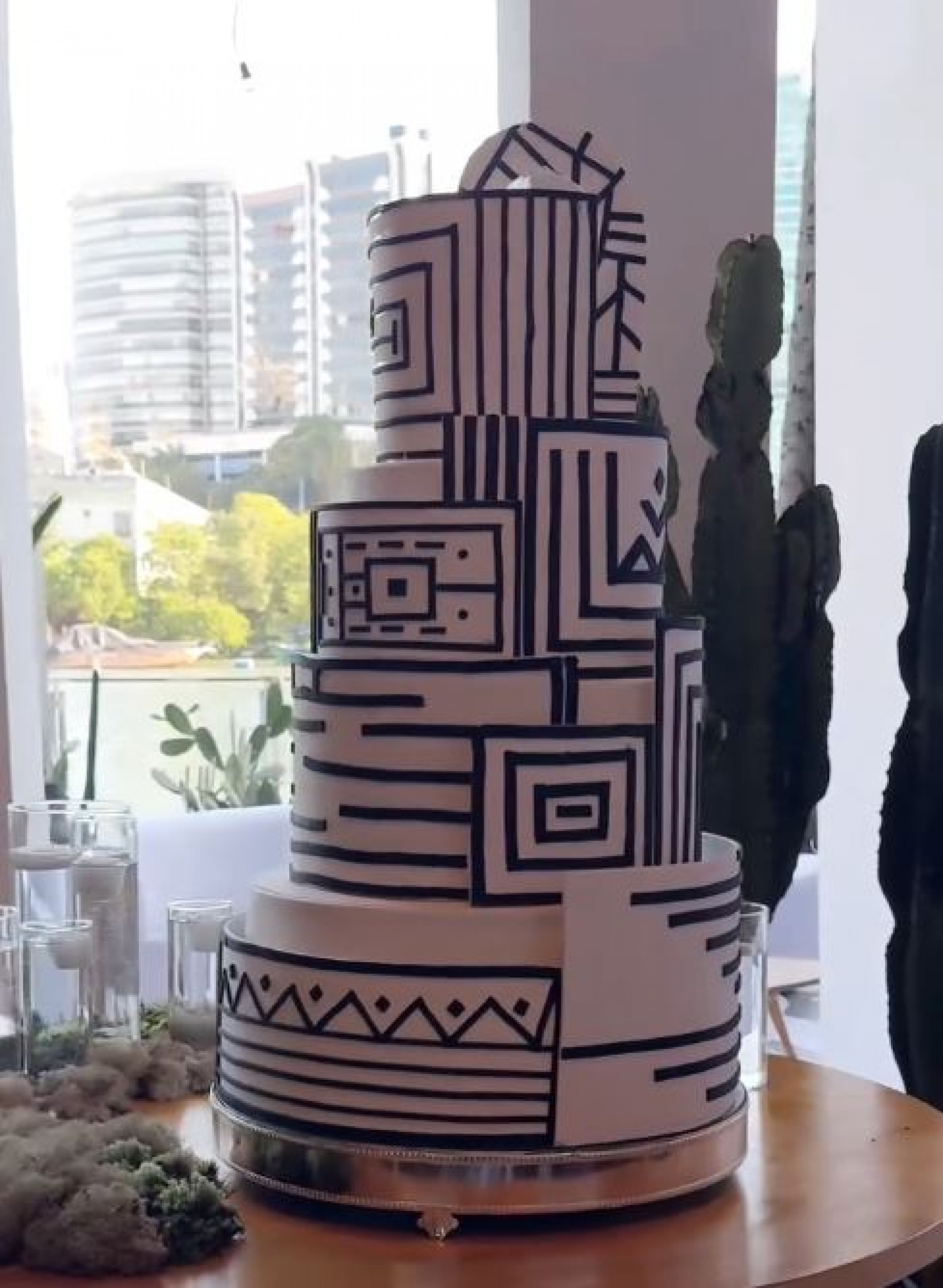 Bolo feito por Júnior Vieira, em referência a Tarsila do Amaral - Reprodução / Instagram