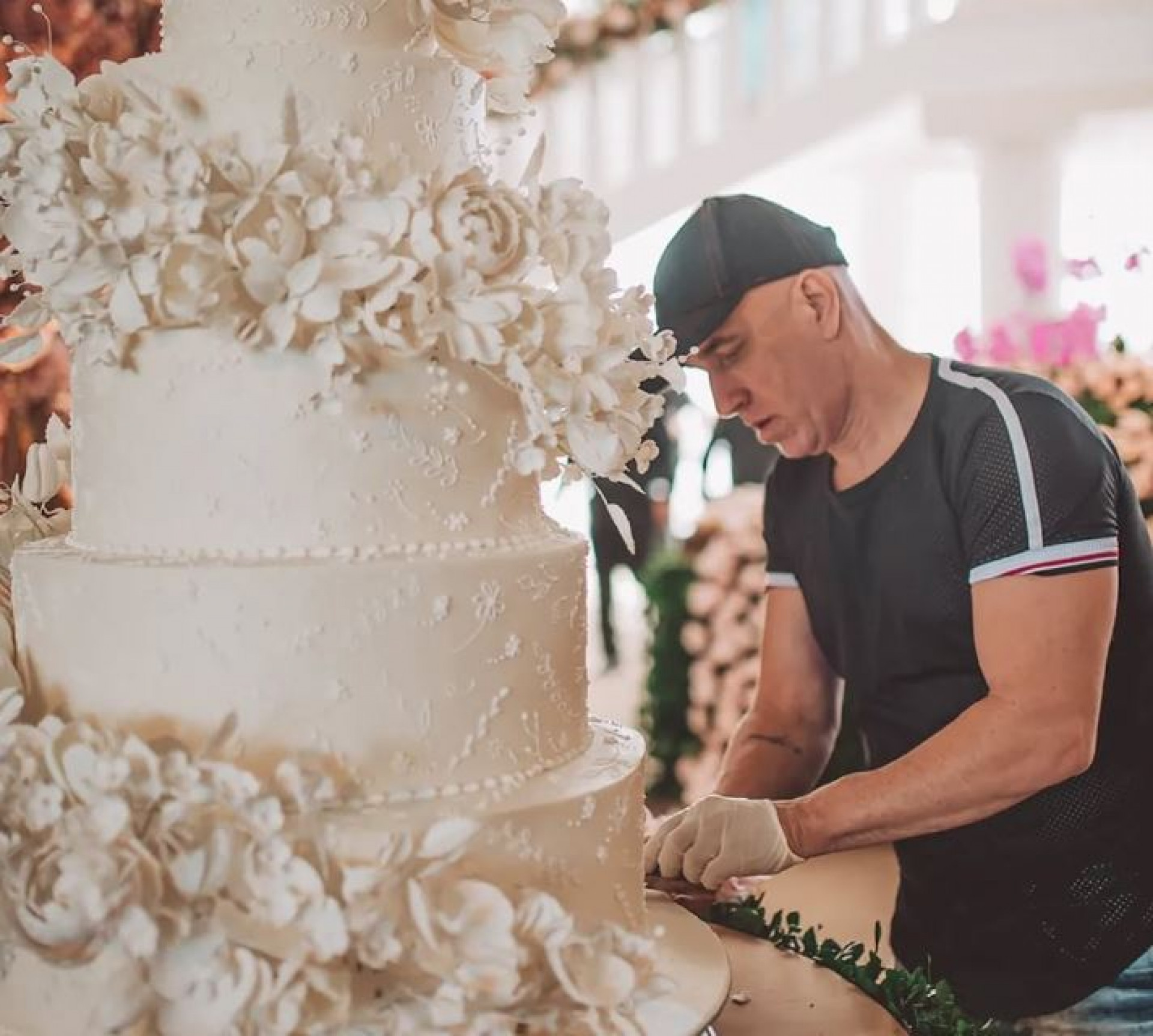 Júnior Vieira ficou famoso pelos designs de seus bolos - Reprodução / Instagram
