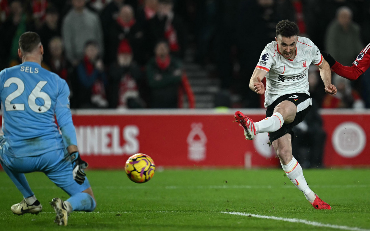 Jota marca logo após entrar na partida e garante empate ao Liverpool