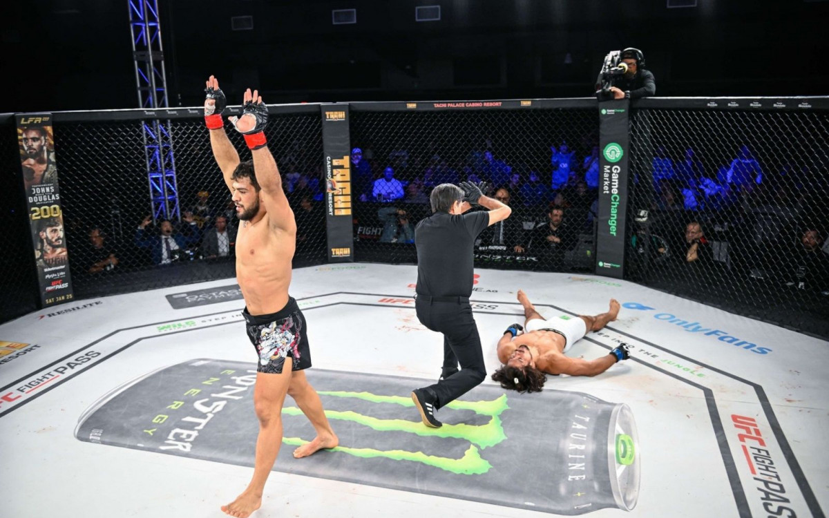 Erick Visconde aplicou linda cotovelada giratória para vencer