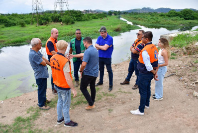 Secretários municipais visitam pontos que alagam em Belford Roxo