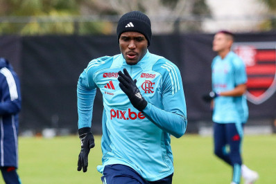 Volante do Flamengo aponta que treinos de Filipe Luís dão motivação a mais ao elenco