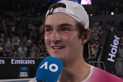 João Fonseca celebra vitória no Aberto da Austrália e agradece fãs: 'Aqui é Brasil!'