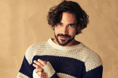 Do teatro, Matteus Cardoso comemora retorno aos palcos com peça 'Aquilo Que Nos Olha'