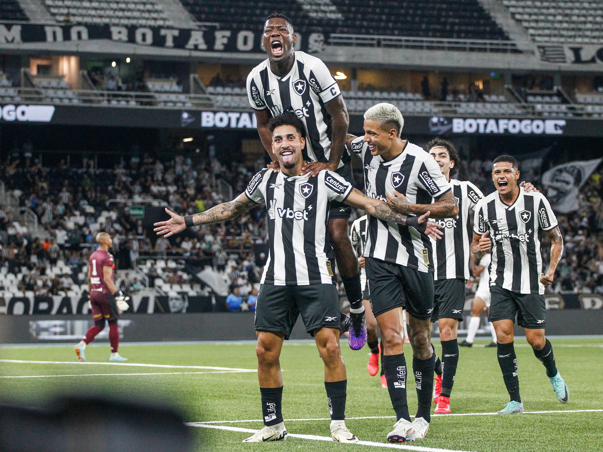 Comemora&ccedil;&atilde;o dos jogadores do Botafogo na partida contra a Portuguesa-RJ - Arthur Barreto/Botafogo