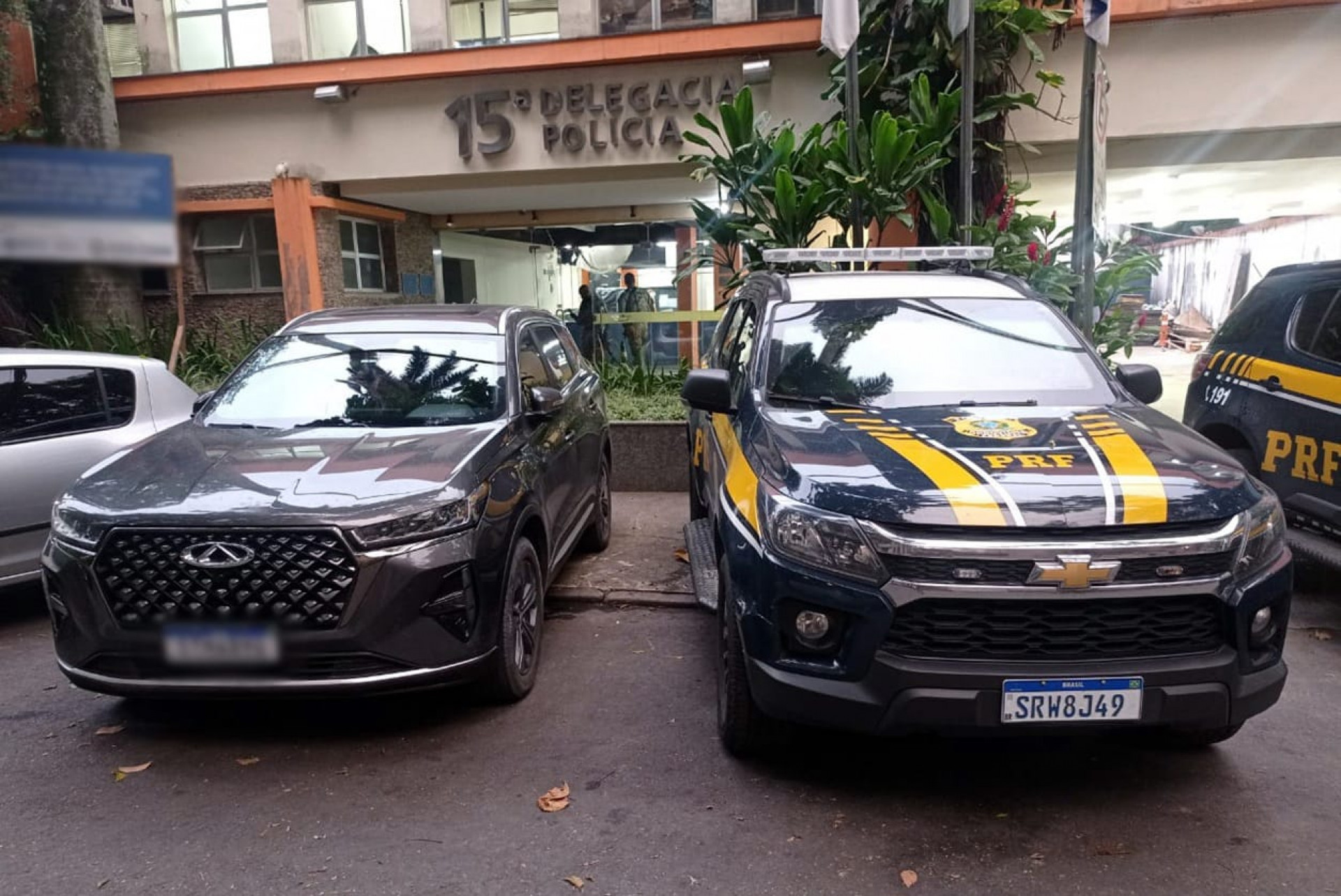 Carro foi recuperado por agentes da PRF - Divulgação / PRF