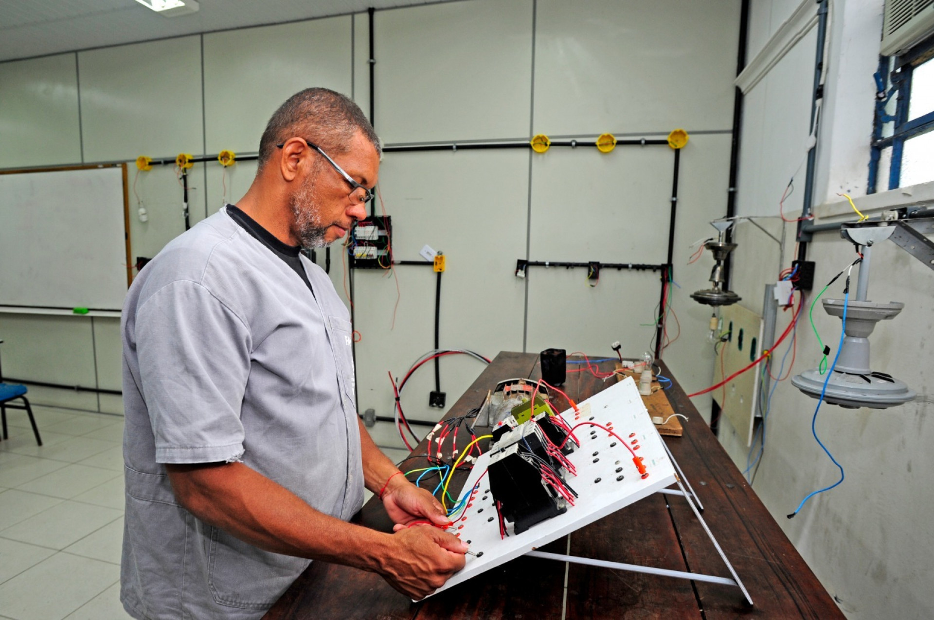 Inscri&ccedil;&otilde;es para os cursos de forma&ccedil;&atilde;o inicial e continuada da Faetec - Felipe Correa