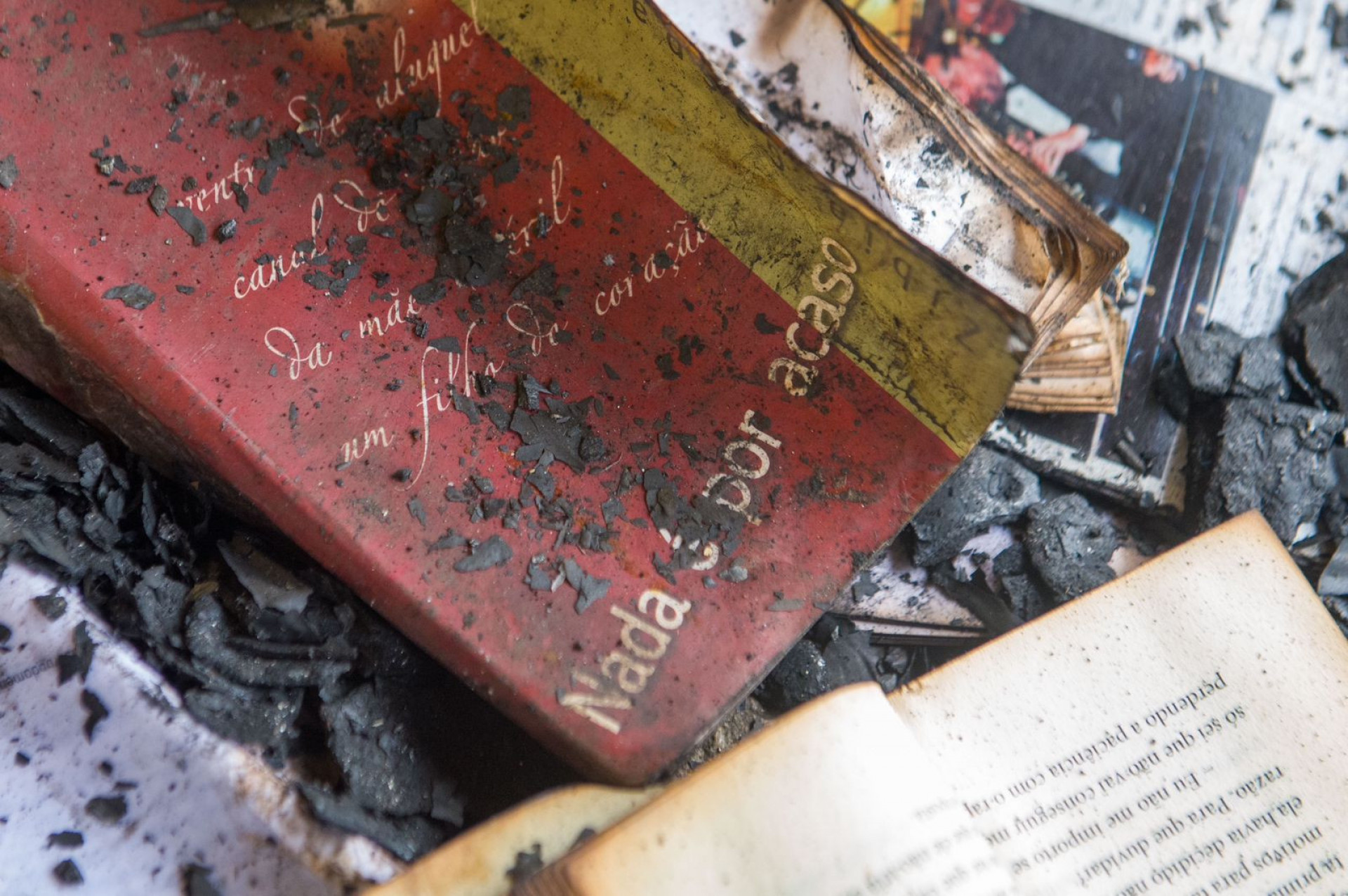 Destroços do incêndio que atingiu o camelódromo da Uruguaiana - Armando Paiva/ Agência O DIA