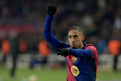 Raphinha marca em nova vitória do Barcelona, que avança na Copa do Rei