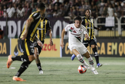 Com um a menos, Fluminense leva gol de bicicleta e perde para o Volta Redonda