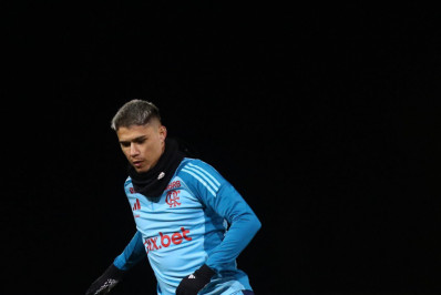 Luiz Araújo mostra evolução para ser candidato a titular do Flamengo