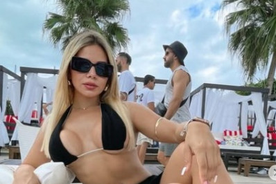 Musa do Olimpia faz ensaio em praia brasileira e publica nas redes sociais