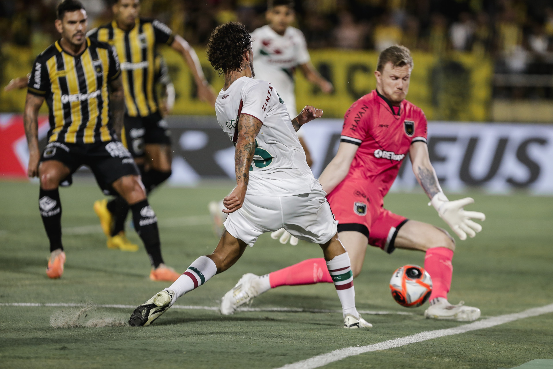 Guga, do Fluminense, em a&ccedil;&atilde;o contra o Volta Redonda - Lucas Mer&ccedil;on / Fluminense