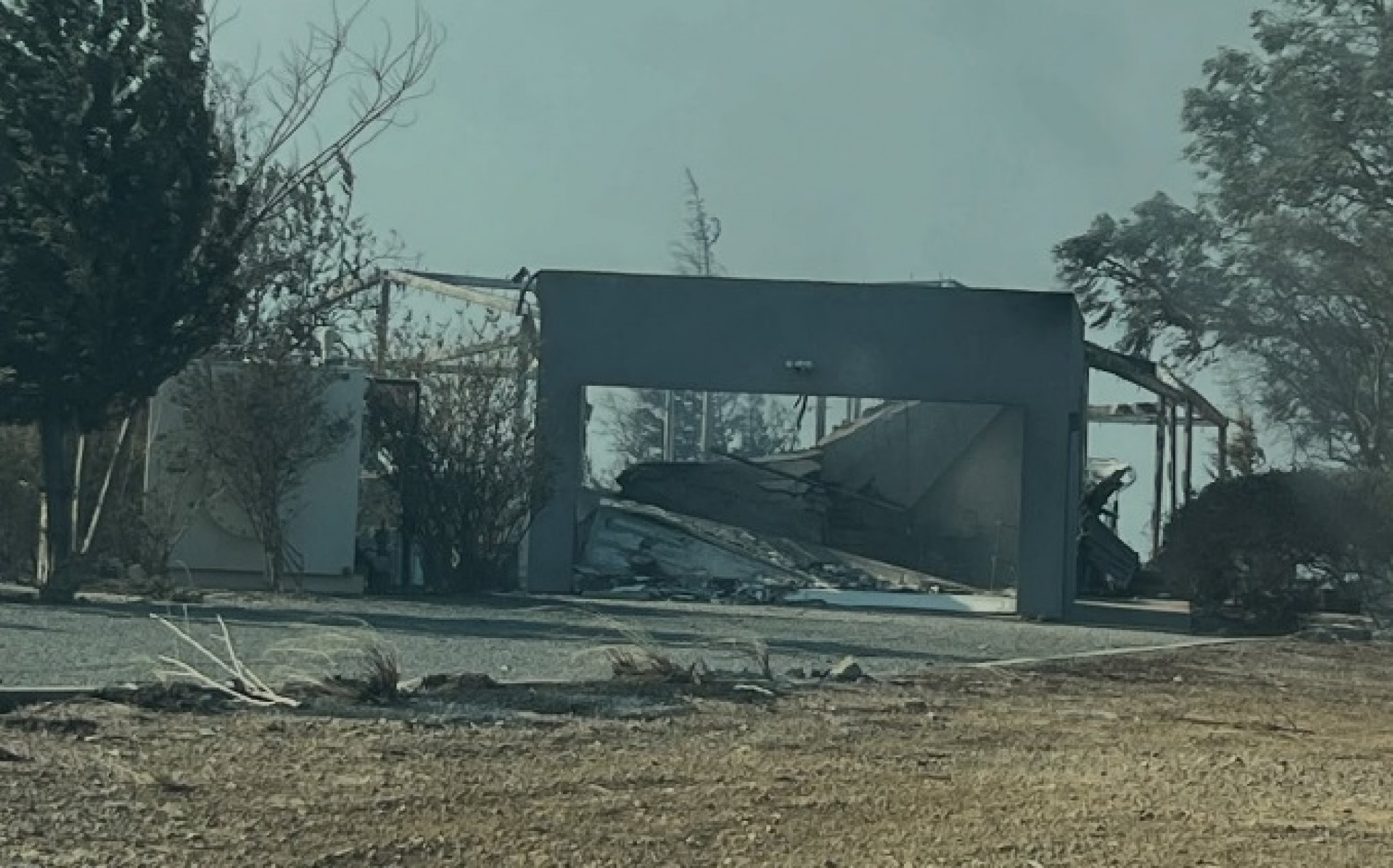 A repórter Zohreen Shah compartilhou sua casa destruída pelos incêndios - Reprodução / Instagram