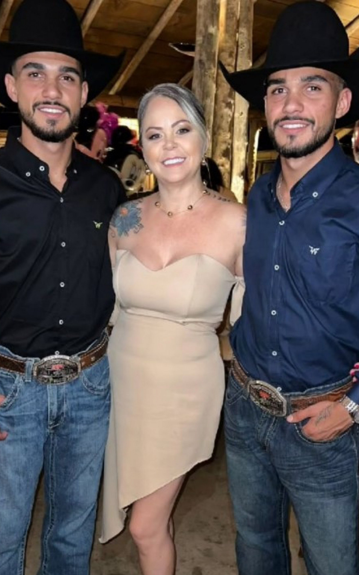 João Gabriel e João Pedro com a mãe, Márcia - Reprodução/Instagram