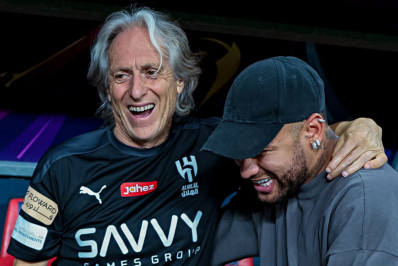 Jorge Jesus revela acompanhar Neymar no Santos: 'Tenho falado sempre com ele'