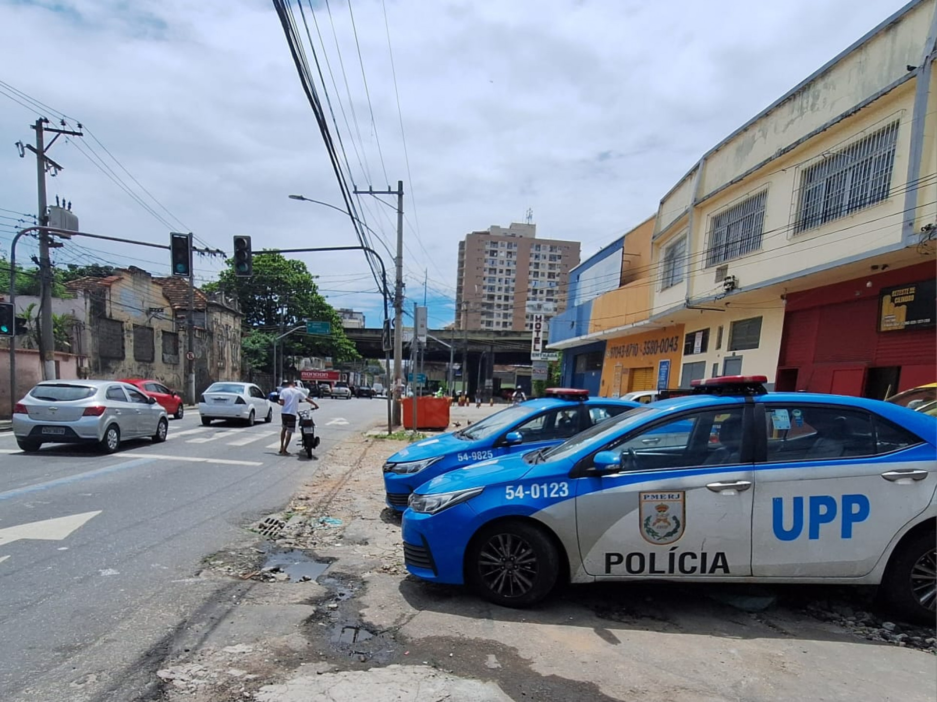 Viaturas da PM intensificam segurança nas proximidades do Túnel Noel Rosa, na AvenidaMarechal Rondon - Pedro Teixeira/Agência O Dia