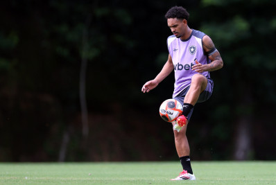 Vitinho prevê melhora em 2025 e lembra de atuação em final: 'Foi só o começo'