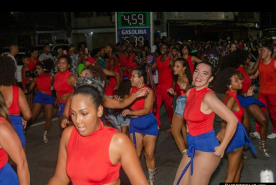 Retorno do Ensaio de Rua da Inocentes de Belford Roxo reúne mil pessoas nas ruas do município