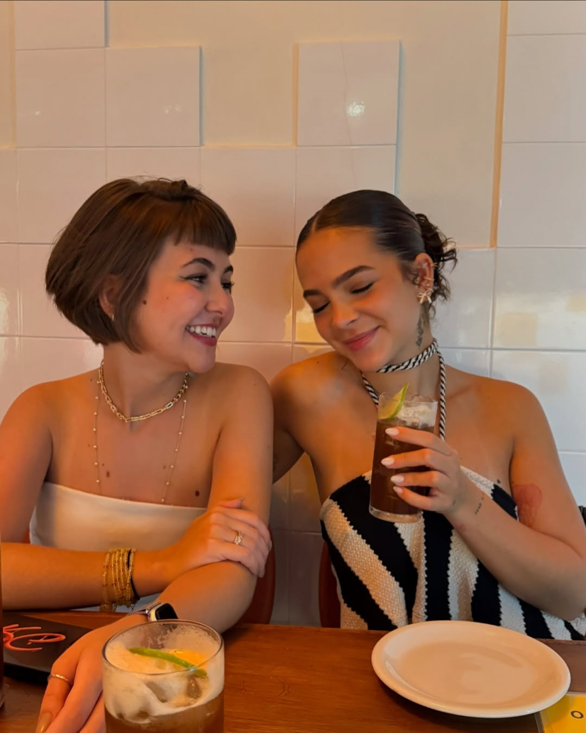 Maisa, Mel Maia e Klara Castanho curtem jantar no Rio 
 - Reprodução / Instagram 