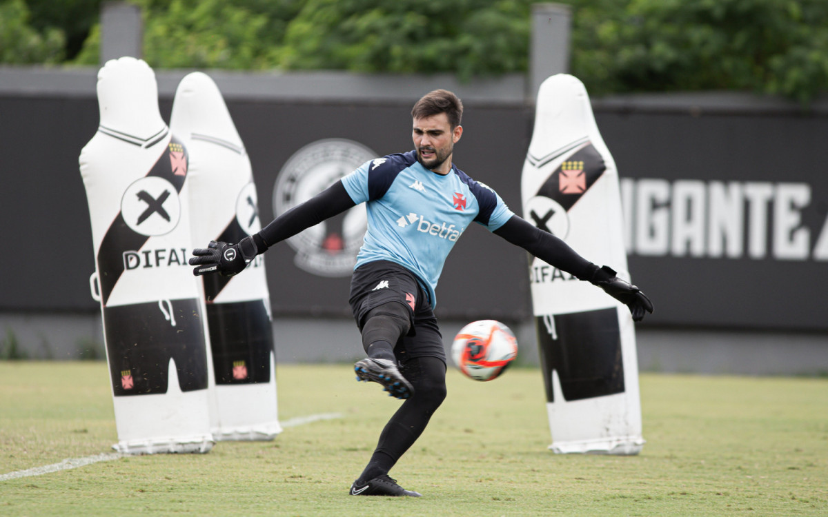 O goleiro Daniel Fuzato deve ganhar mais uma oportunidade entre os titulares do Vasco da Gama