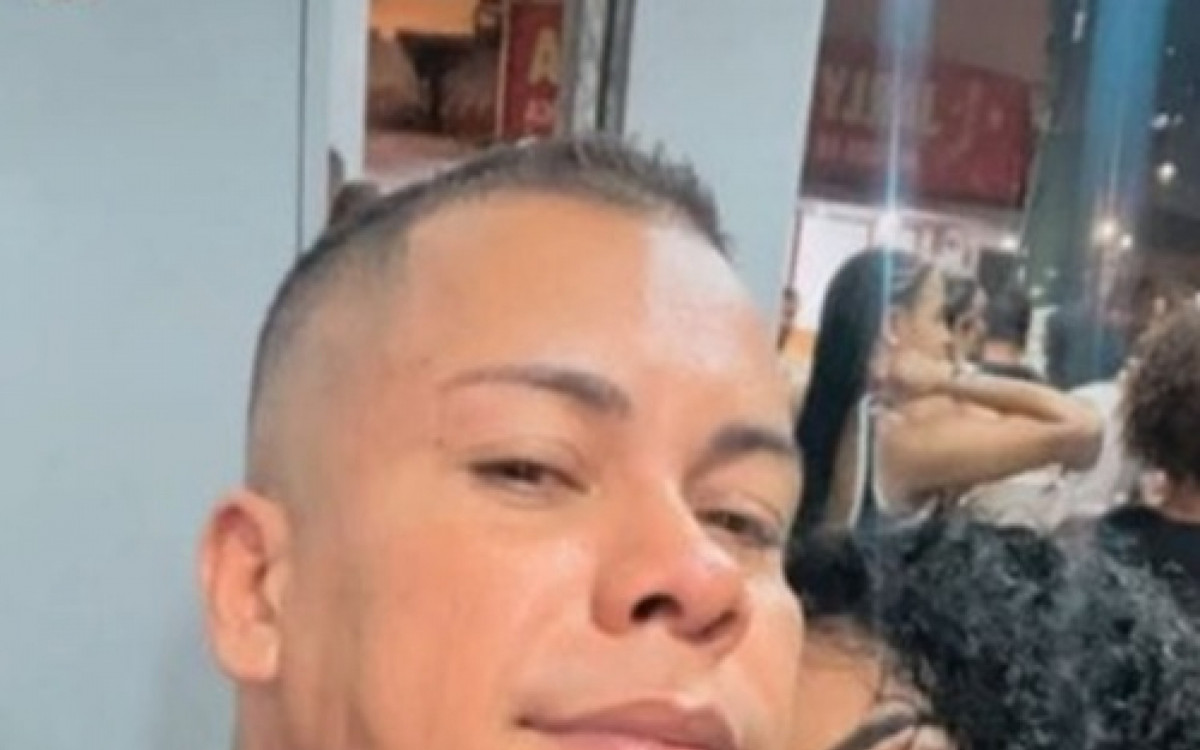 Washington Souza e a mulher, que seria namorada dela, foram encontrados j&aacute; sem vida