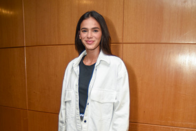 Bruna Marquezine e outros famosos prestigiam estreia de peça em São Paulo